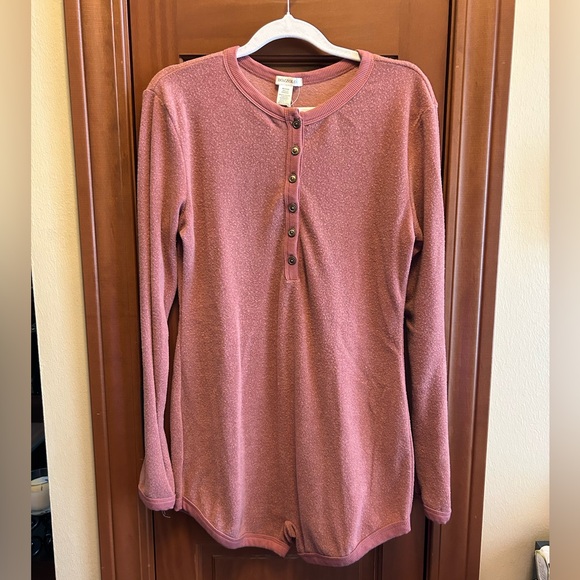 Bozzolo Tops - Bozzolo 💗Women's Long Sleeve Henley Romper- Pink Sz. Medium NWOT